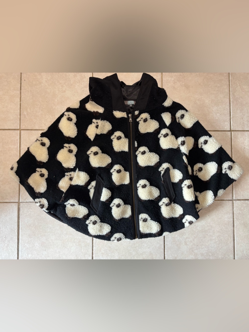 Eva Franco Hooded Lamb Cape size XS/S - Picture 3 of 8